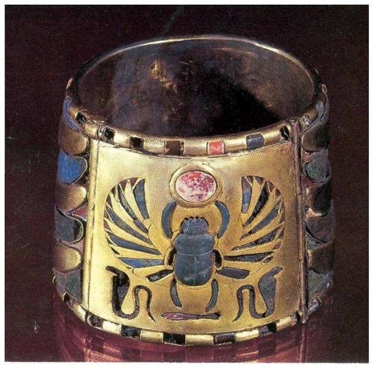 Bracelet. The history in 10 facts