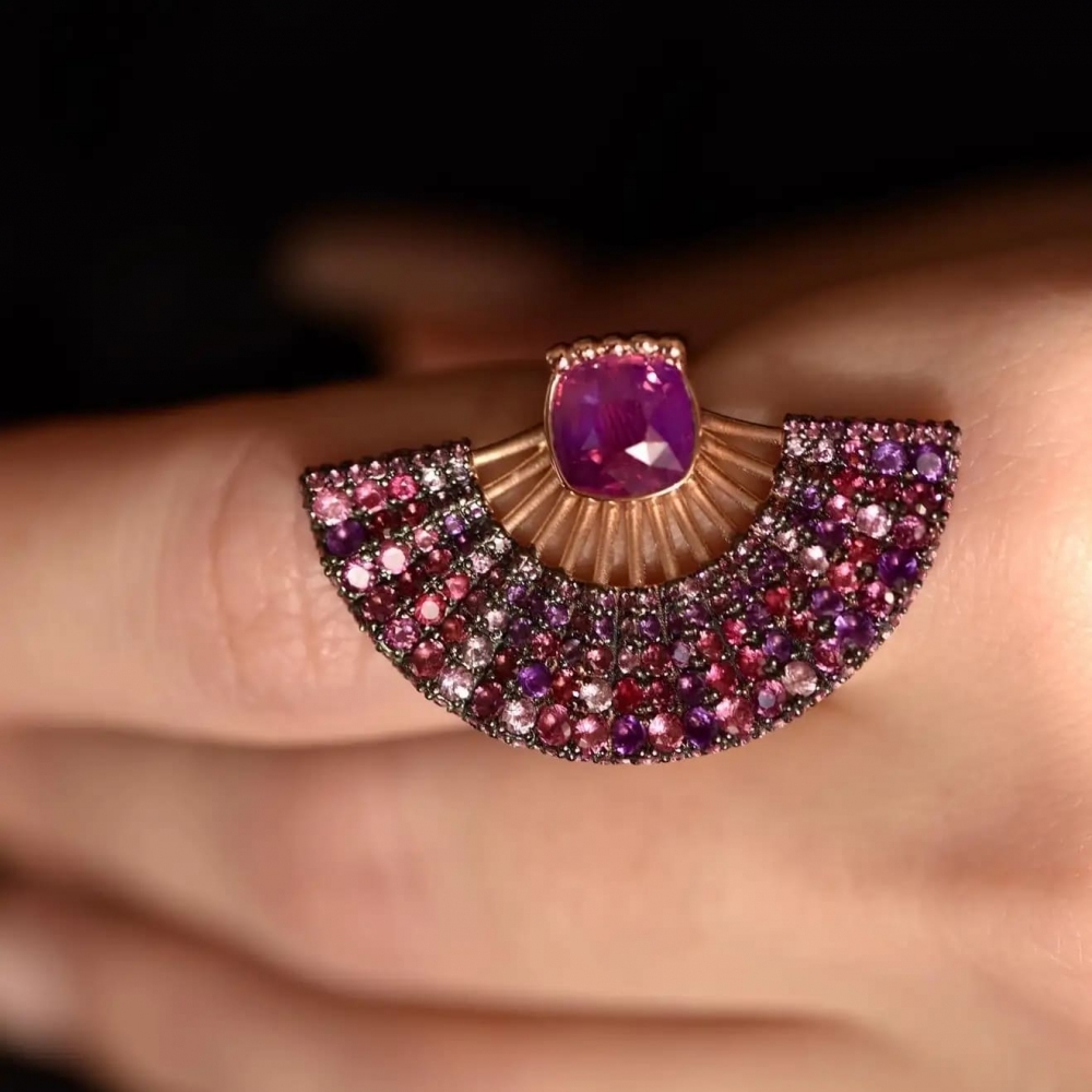 2,36 Carat Natural Purple Sapphire 18 Karat Rose Gold 