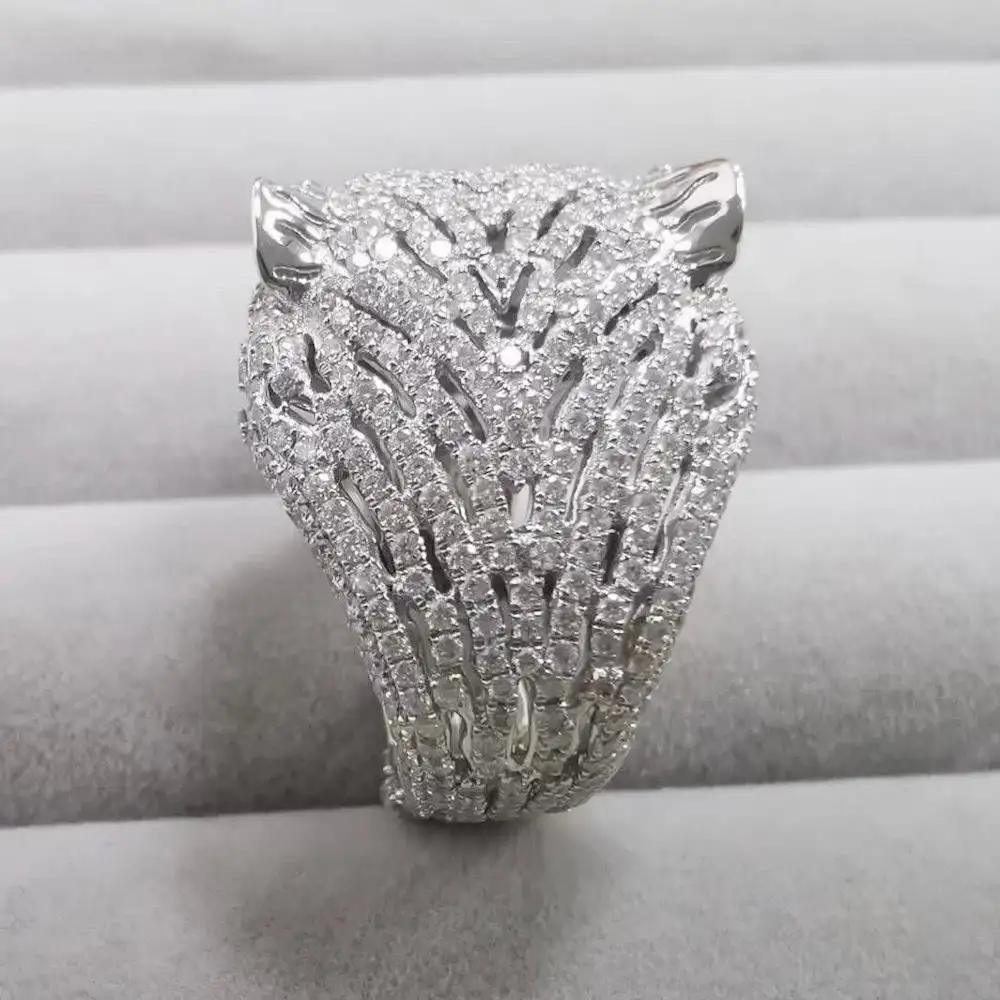 2,73 Carat White Diamonds 18 Karat White Gold 