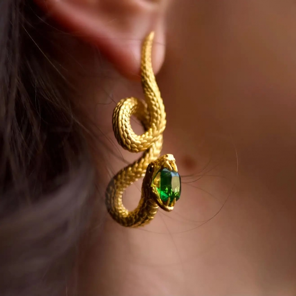 5,11 Carat Green Vivid Tsavorite 18 Karat Yellow Golden Serpent Earrings by D&A