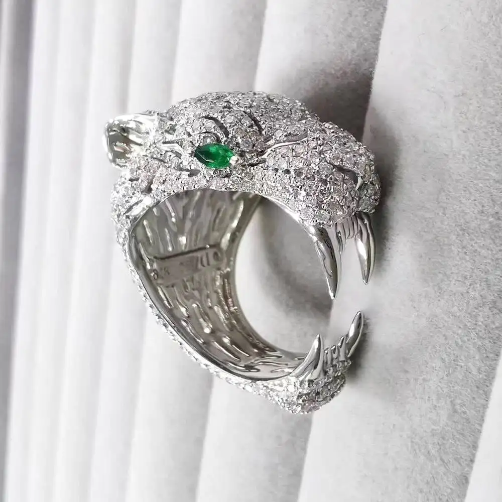2,73 Carat White Diamonds 18 Karat White Gold 