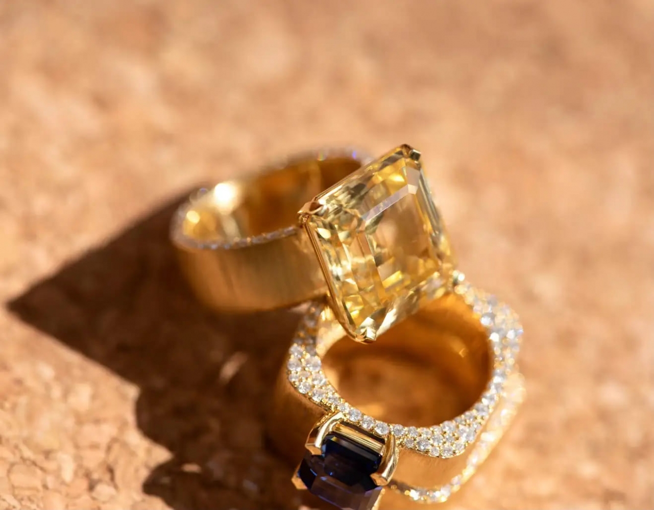 15,4 Carat Yellow Sapphire White Diamond 18 Karat Yellow Gold Ring Sahara by D&A
