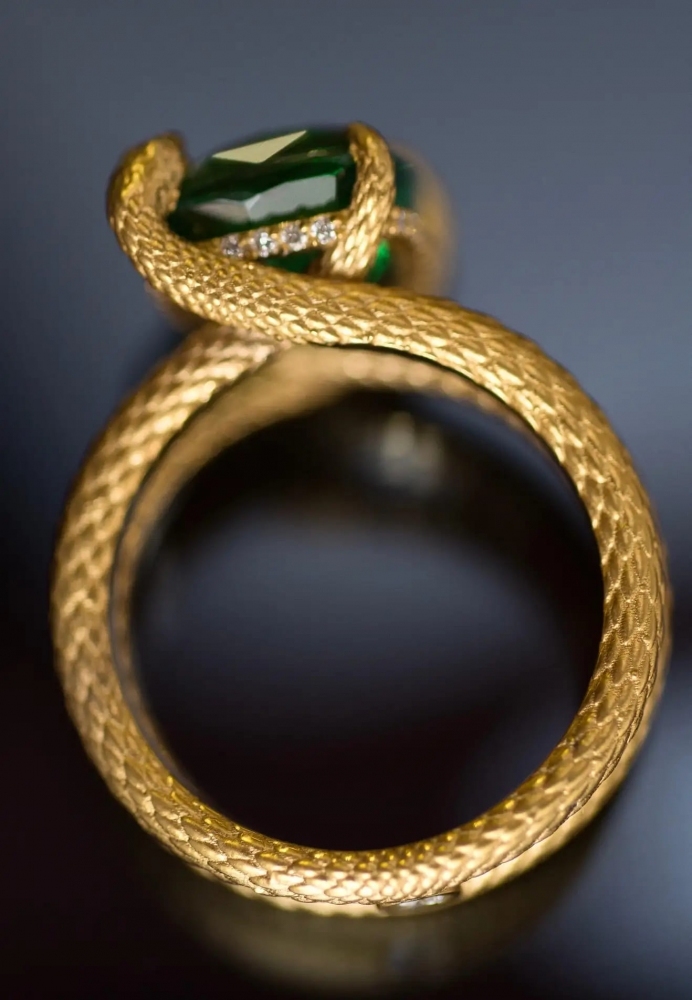 Snake Ring 6 Carat Intense Green Natural Tsavorite 18 Karat Yellow Gold