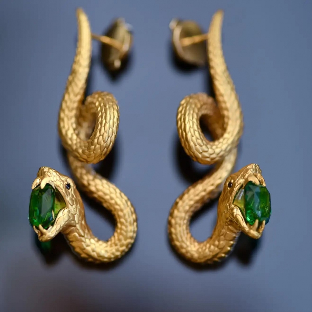 5,11 Carat Green Vivid Tsavorite 18 Karat Yellow Golden Serpent Earrings by D&A