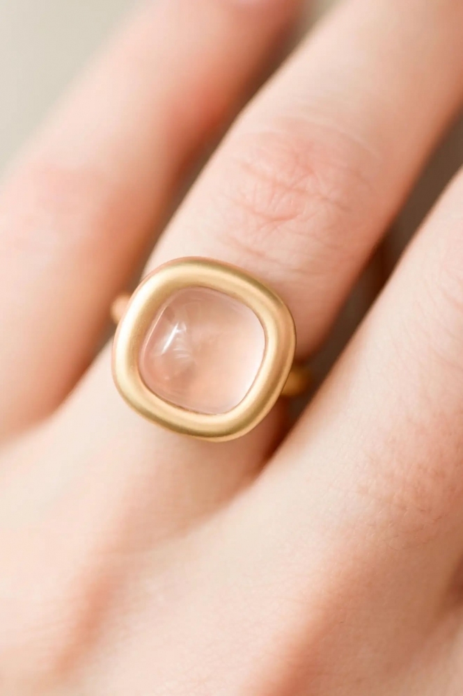 5 Carat Rose Quartz 14 Karat Yellow Gold Casual Ring