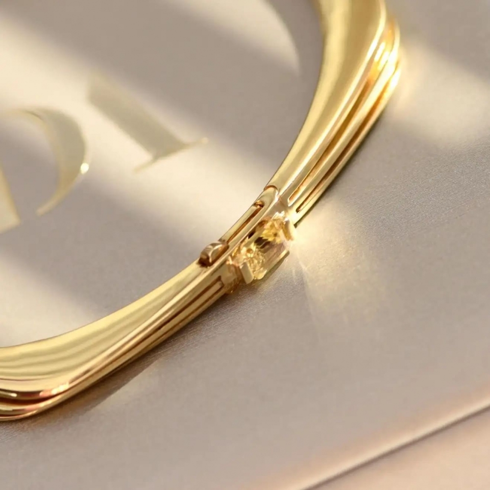 1,5 Carat Natural Yellow Sapphire 18 Karat Yellow Gold 