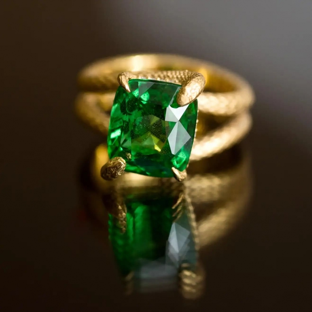 Snake Ring 6 Carat Intense Green Natural Tsavorite 18 Karat Yellow Gold