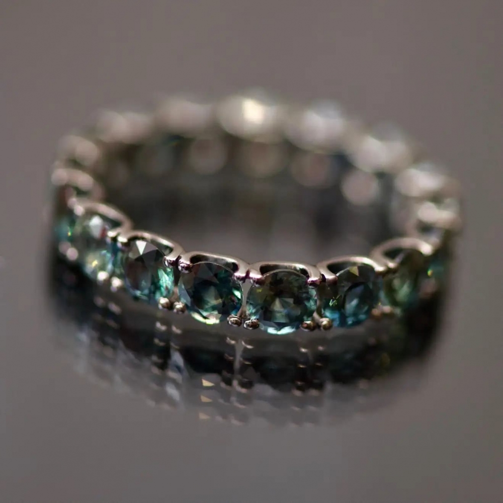 7 Сarat Bi-Color Marriage Sapphire 14 Karat Gold Infinity Ring