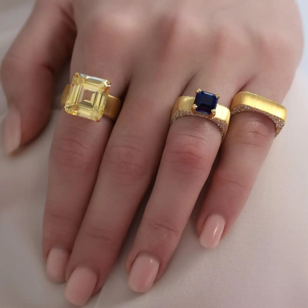 15,4 Carat Yellow Sapphire White Diamond 18 Karat Yellow Gold Ring Sahara by D&A