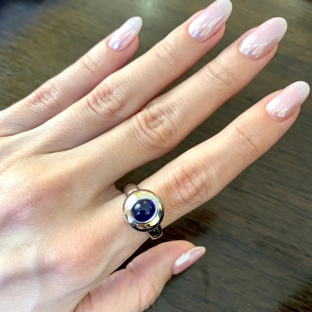 2.5 Carat Natural Blue Sapphire Cabochon 14 Karat White Gold Cocktail Ring