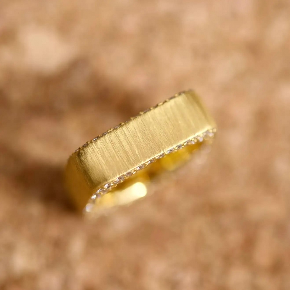 1,2 Carat White Diamond 18 Karat Matte Yellow Gold Ring Sahara Collection by D&A