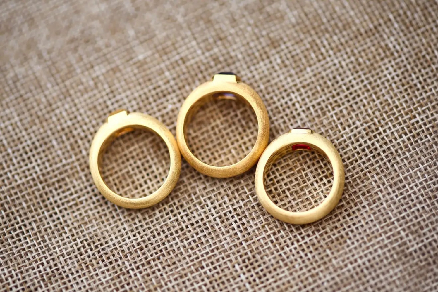 1 Carat Natural Yellow SriLanka Sapphire 18 Karat Yellow Gold Ring Tuxedo by D&A