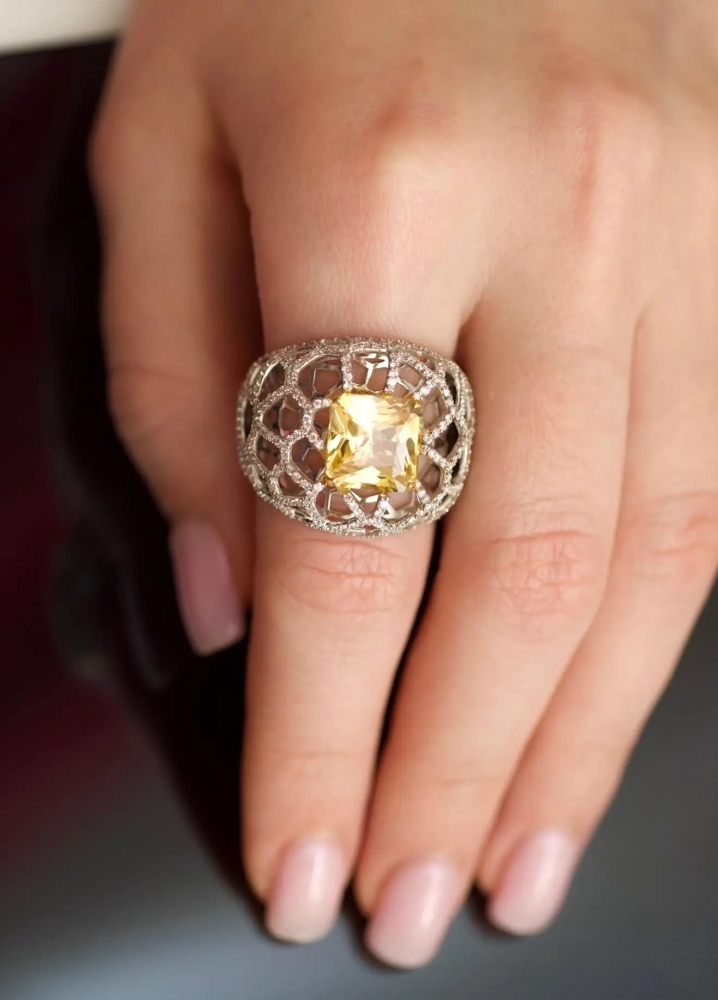 4,57 Carat Natural Yellow Sapphire Diamonds 18 Karat White Gold Cocktail Ring