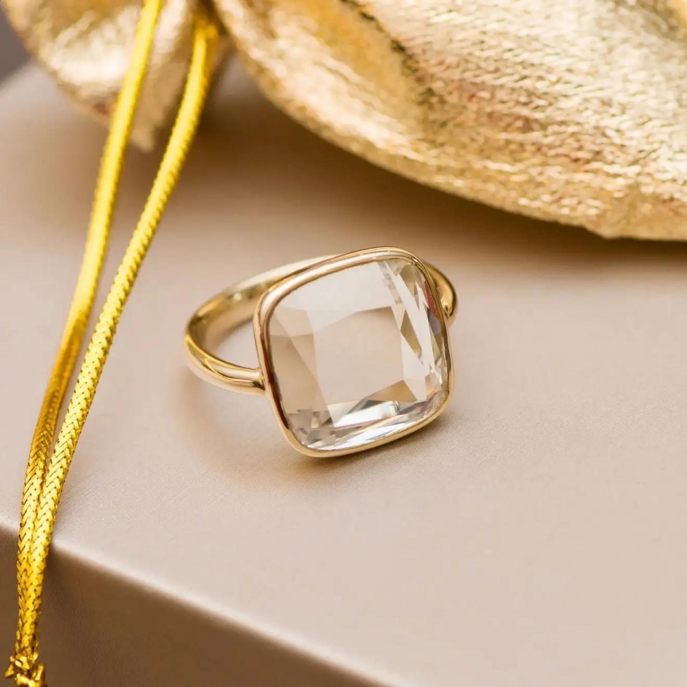 10 Carat Rock Crystal 14 Karat Yellow Gold Casual Ring