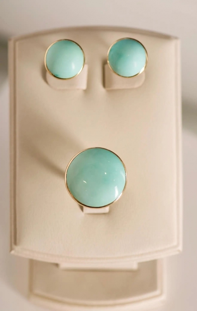 16.5 Carat Natural Blue Armenian Turquoise 18 Karat Yellow Gold Cocktail Ring