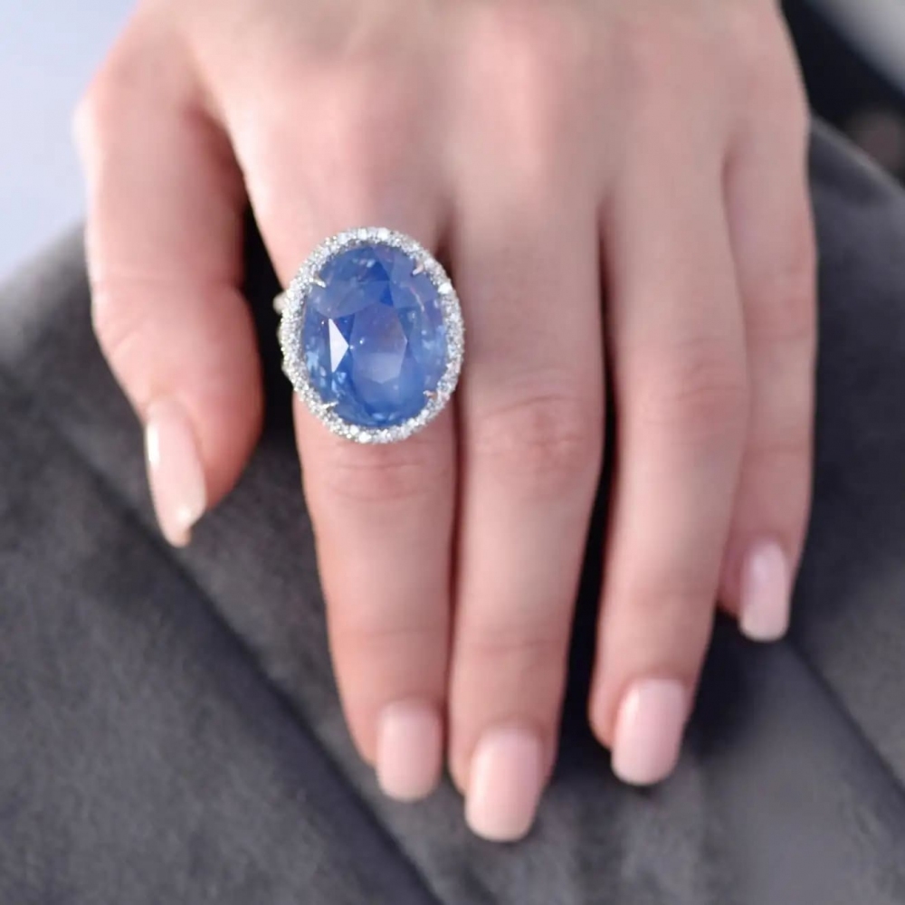47,22 Carat Natural Sapphire Diamonds 18 Karat White Gold Cocktail Ring by D&A