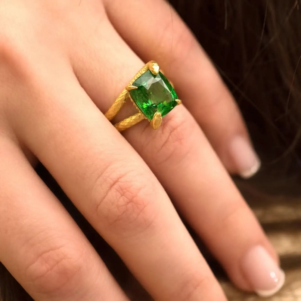 Snake Ring 6 Carat Intense Green Natural Tsavorite 18 Karat Yellow Gold
