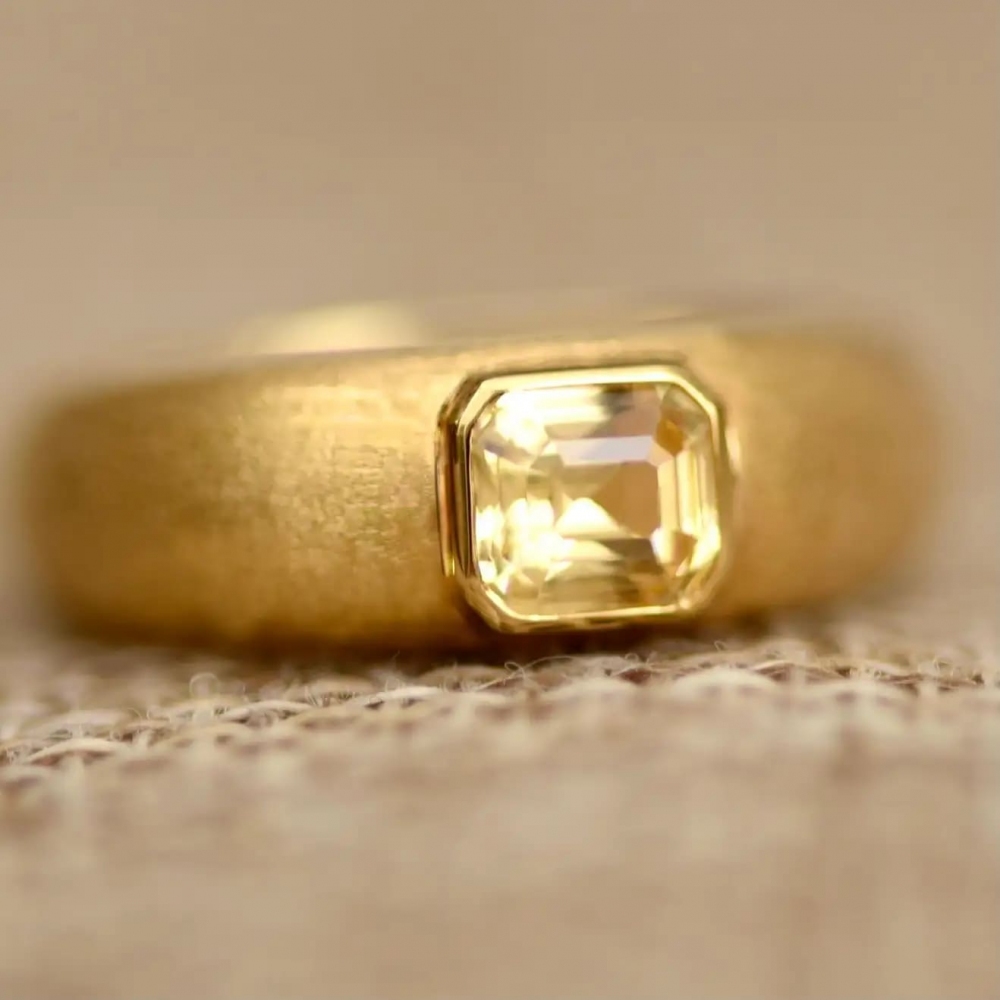 1 Carat Natural Yellow SriLanka Sapphire 18 Karat Yellow Gold Ring Tuxedo by D&A