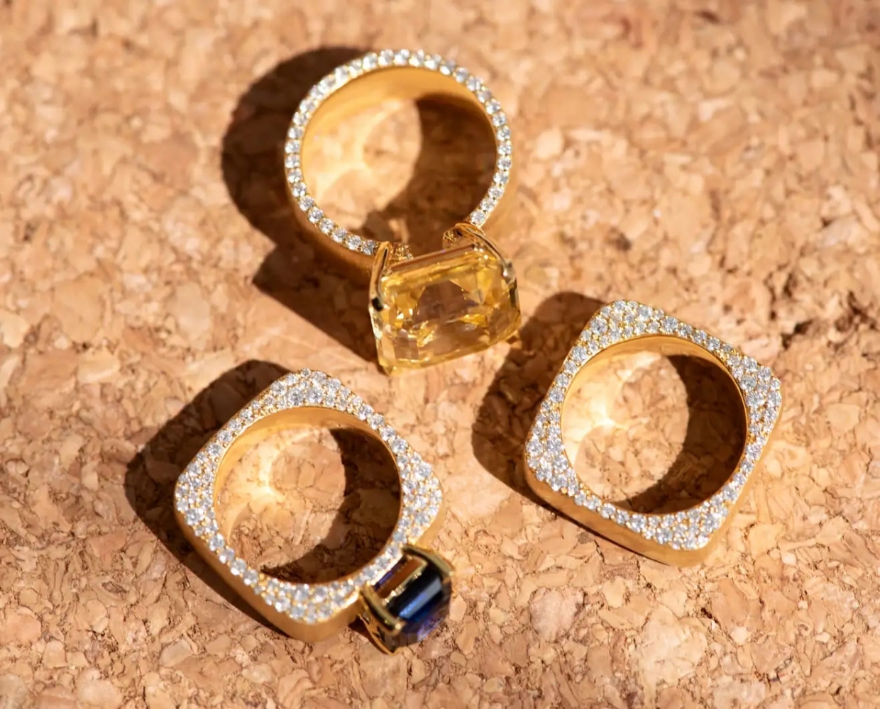 4 Carat Royal Blue Sapphire Diamond 18 Karat Yellow Gold Ring Sahara by D&A