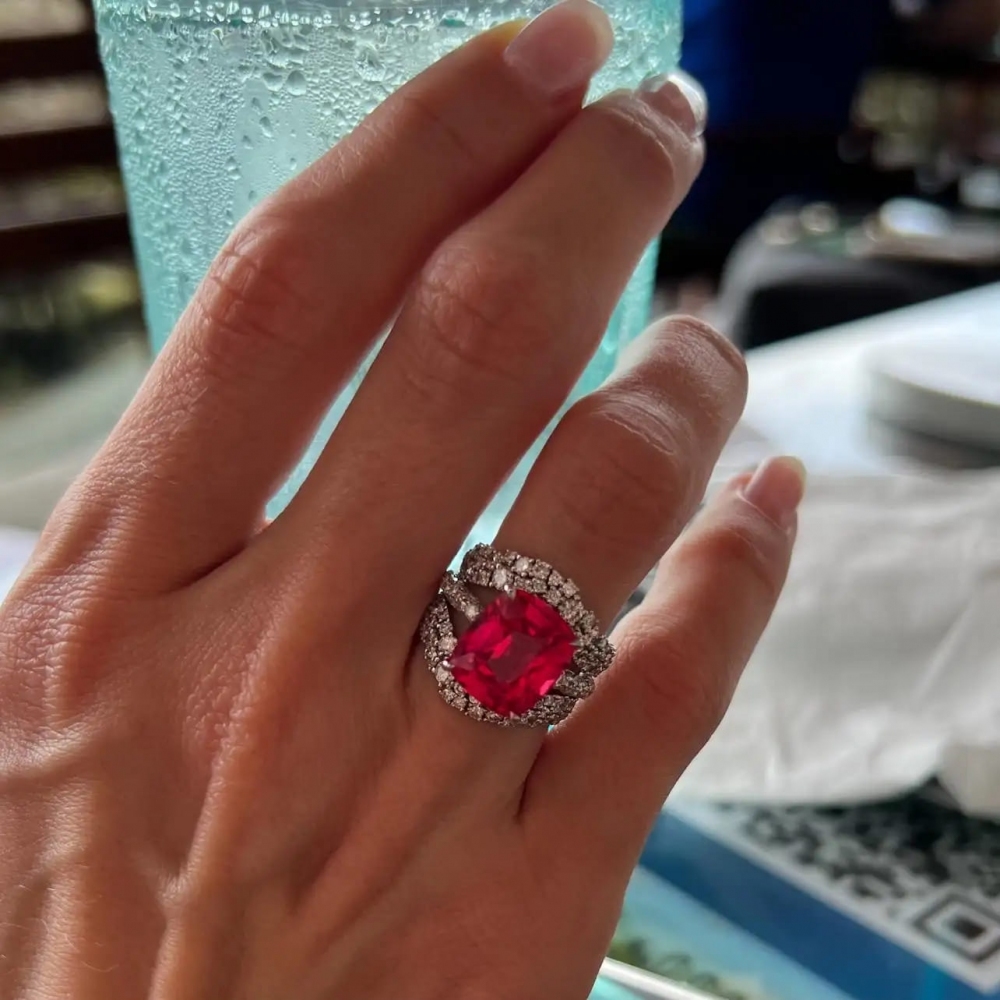 7 Carat Vibrant Pink Mahenge Spinel Diamonds 18 Karat White Gold Dual Rings
