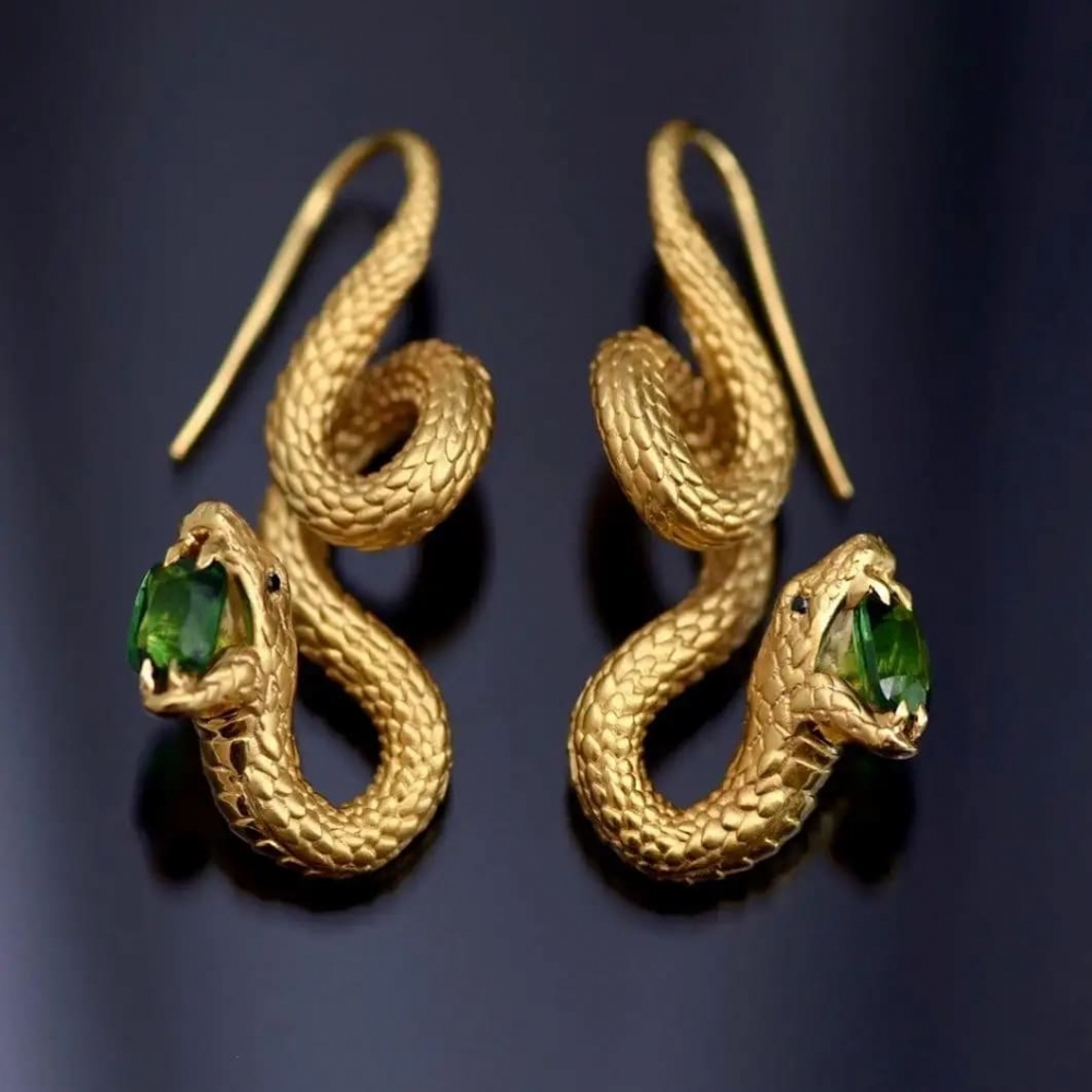 5,11 Carat Green Vivid Tsavorite 18 Karat Yellow Golden Serpent Earrings by D&A