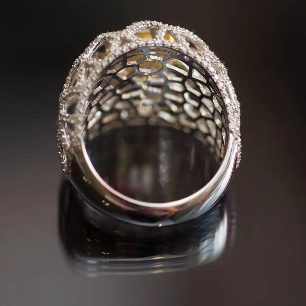 4,57 Carat Natural Yellow Sapphire Diamonds 18 Karat White Gold Cocktail Ring