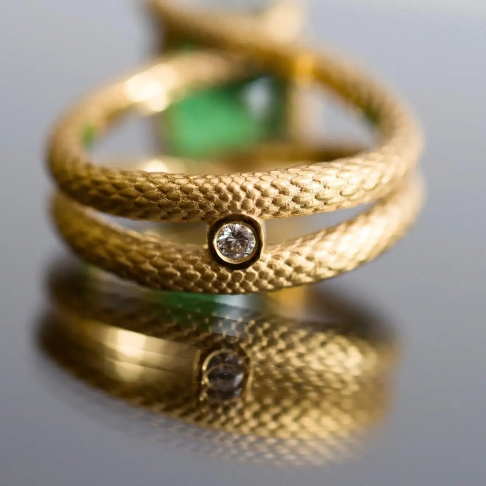 Snake Ring 6 Carat Intense Green Natural Tsavorite 18 Karat Yellow Gold