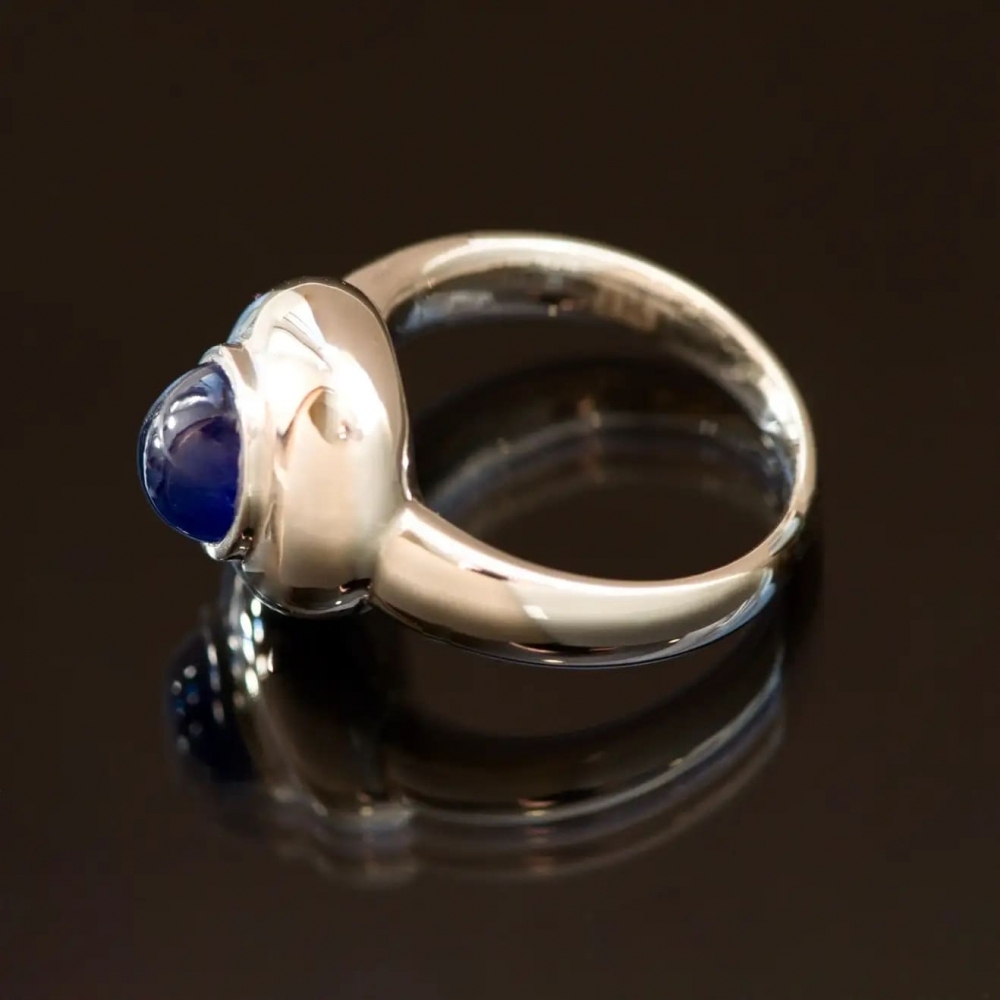 2.5 Carat Natural Blue Sapphire Cabochon 14 Karat White Gold Cocktail Ring
