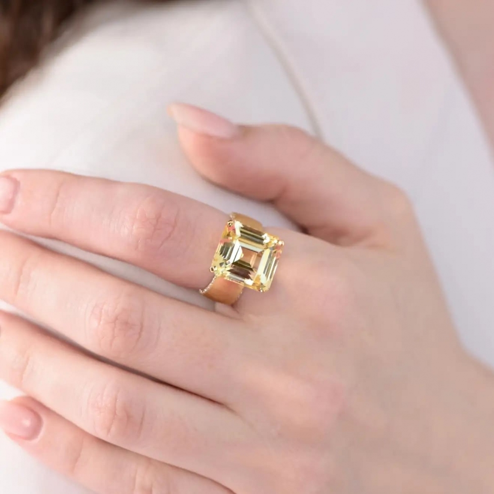 15,4 Carat Yellow Sapphire White Diamond 18 Karat Yellow Gold Ring Sahara by D&A