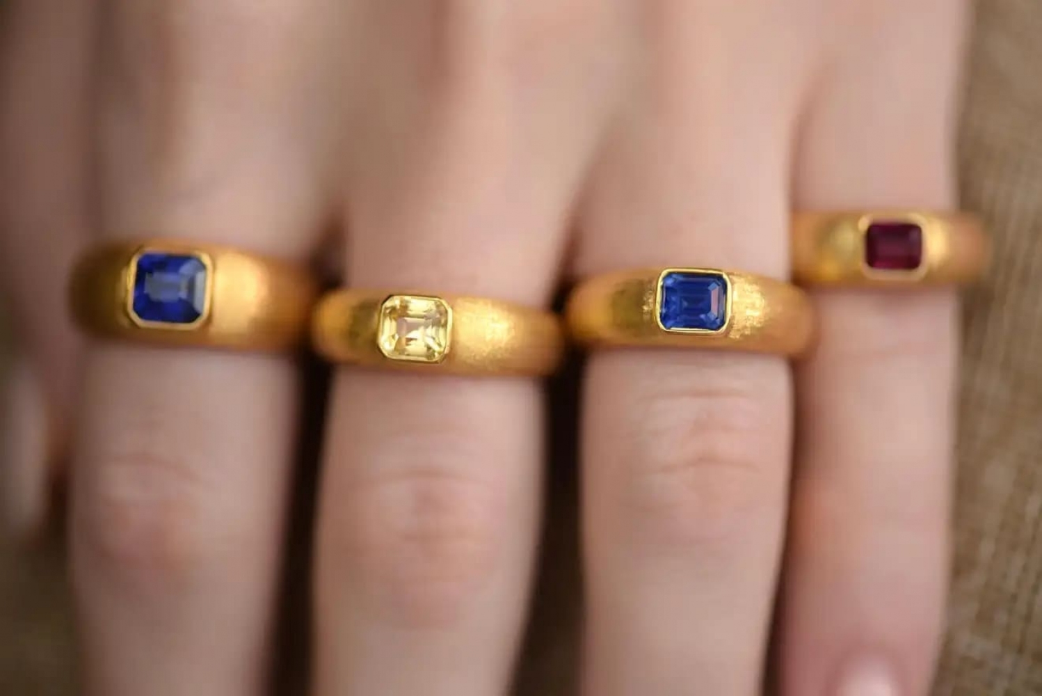 1 Carat Natural Yellow SriLanka Sapphire 18 Karat Yellow Gold Ring Tuxedo by D&A