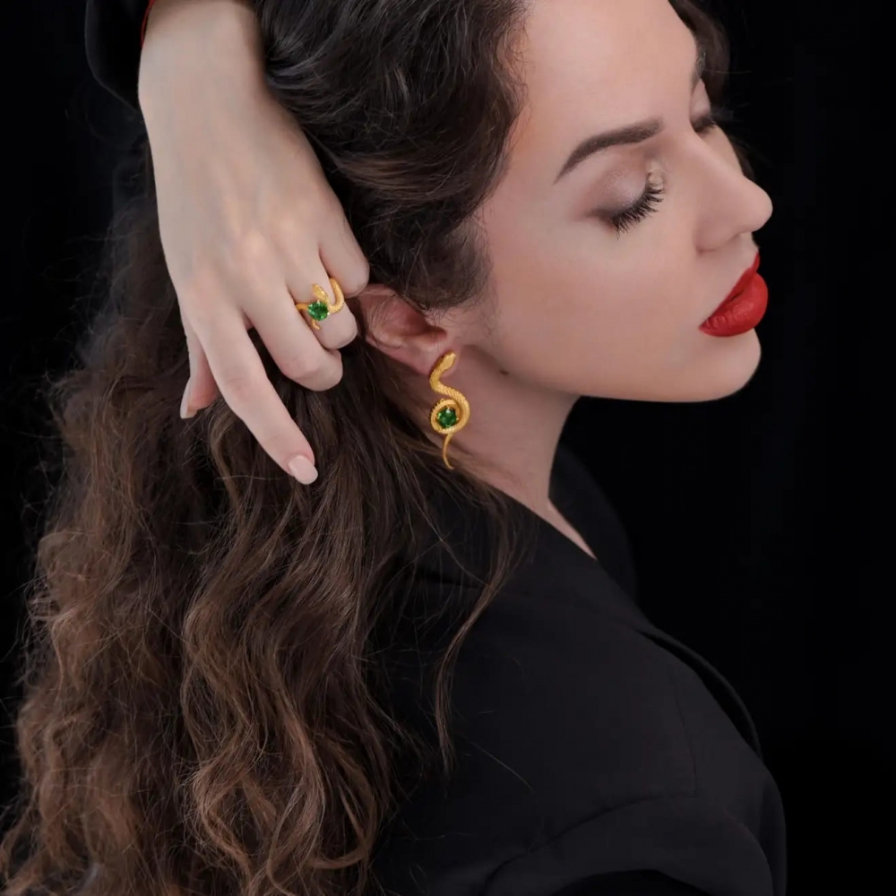 2,54 Carat Vivid Green Tsavorite 18 Karat Yellow Gold Serpent Ring by D&A