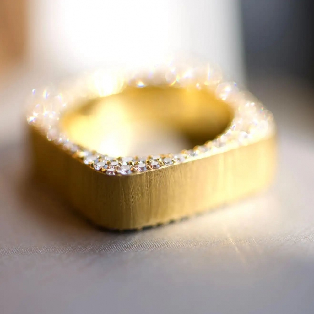 1,2 Carat White Diamond 18 Karat Matte Yellow Gold Ring Sahara Collection by D&A
