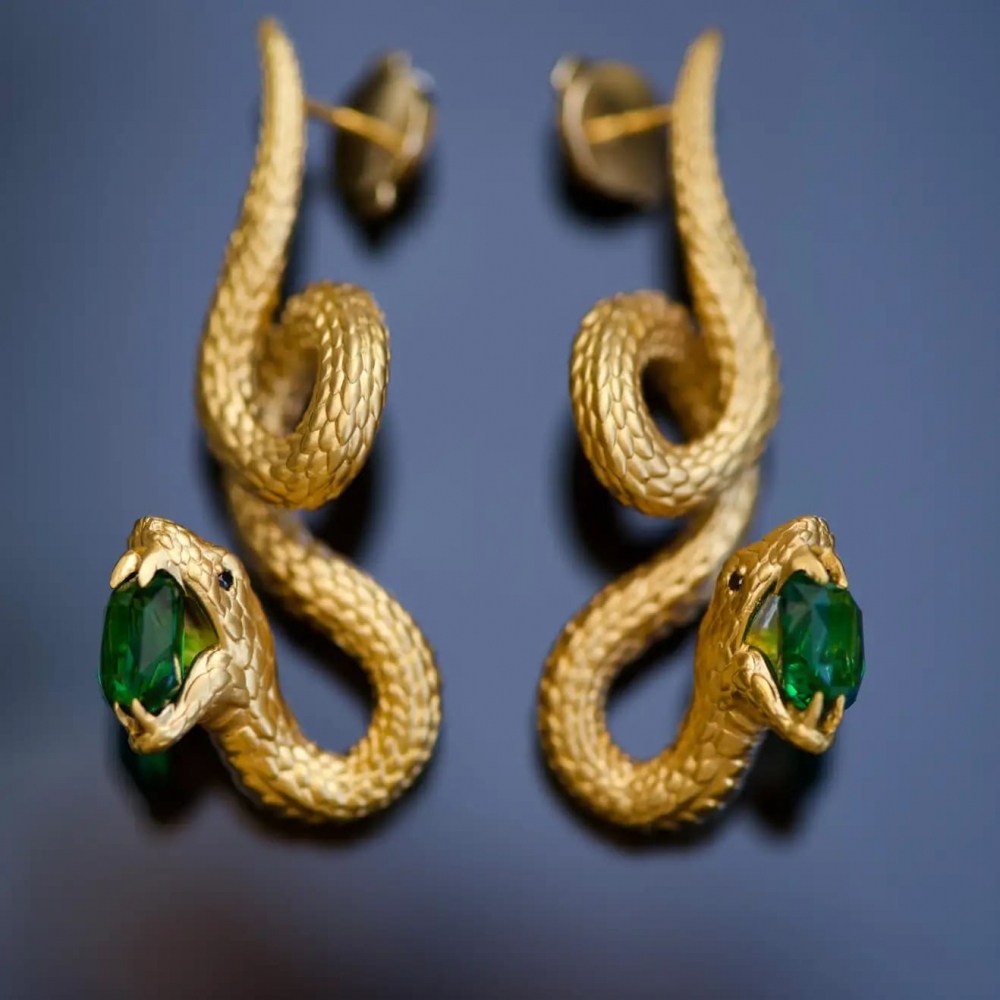 5,11 Carat Green Vivid Tsavorite 18 Karat Yellow Golden Serpent Earrings by D&A