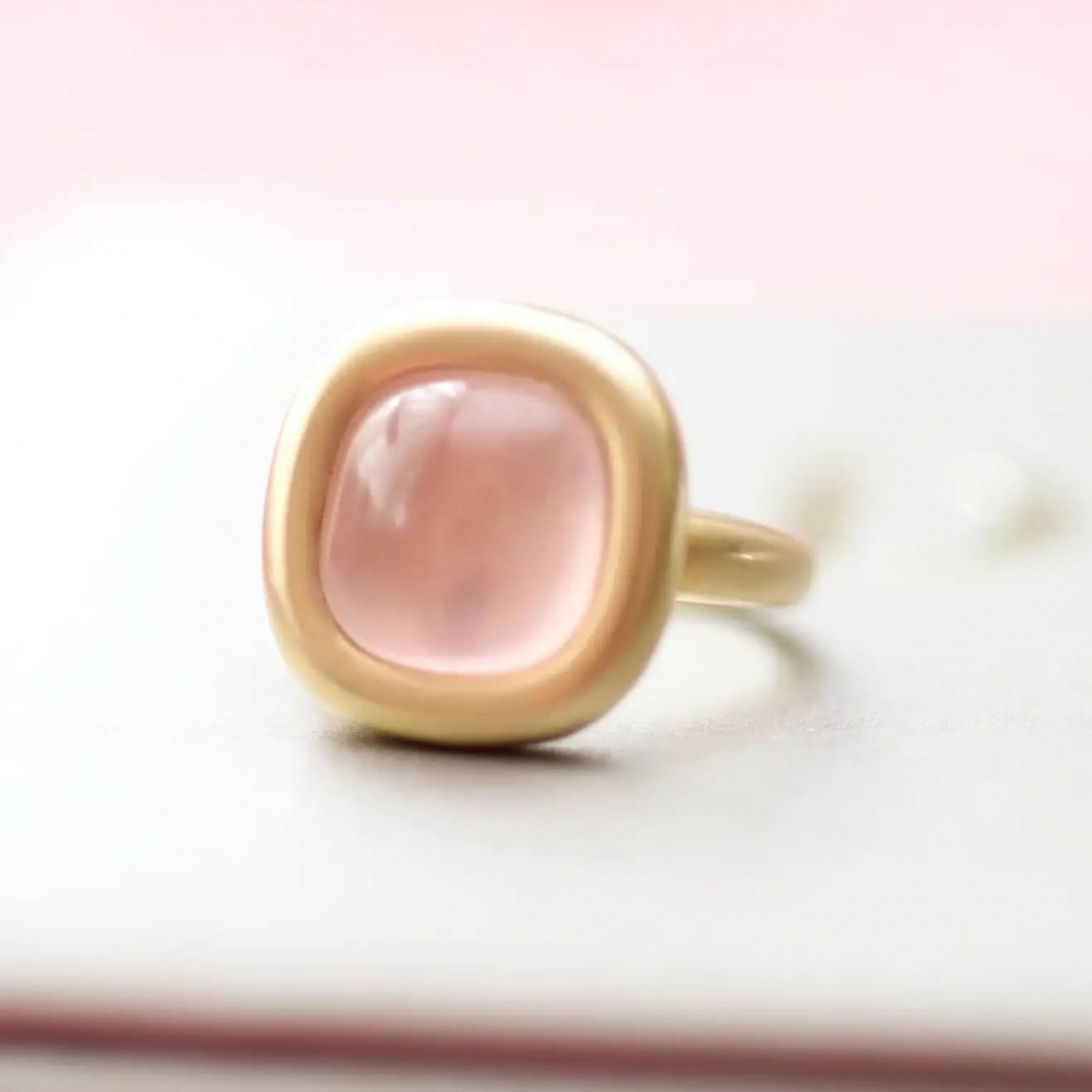5 Carat Rose Quartz 14 Karat Yellow Gold Casual Ring