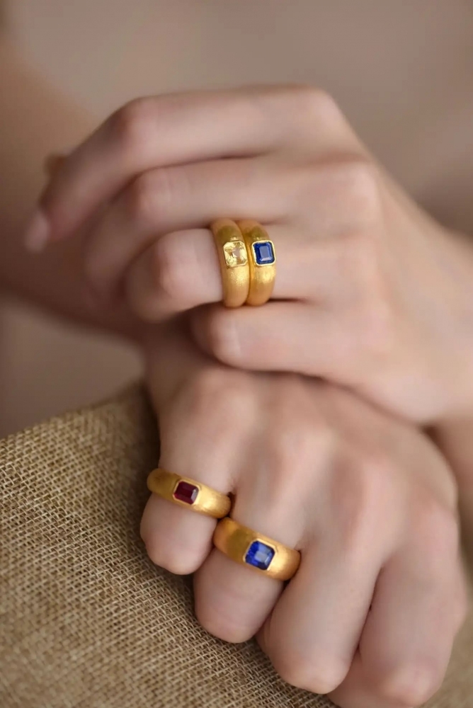 1 Carat Natural Yellow SriLanka Sapphire 18 Karat Yellow Gold Ring Tuxedo by D&A