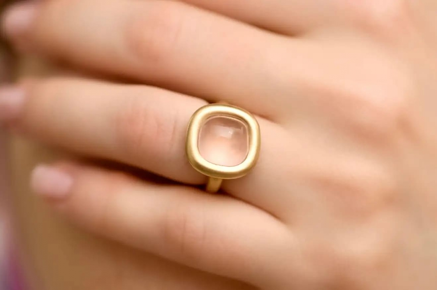 5 Carat Rose Quartz 14 Karat Yellow Gold Casual Ring