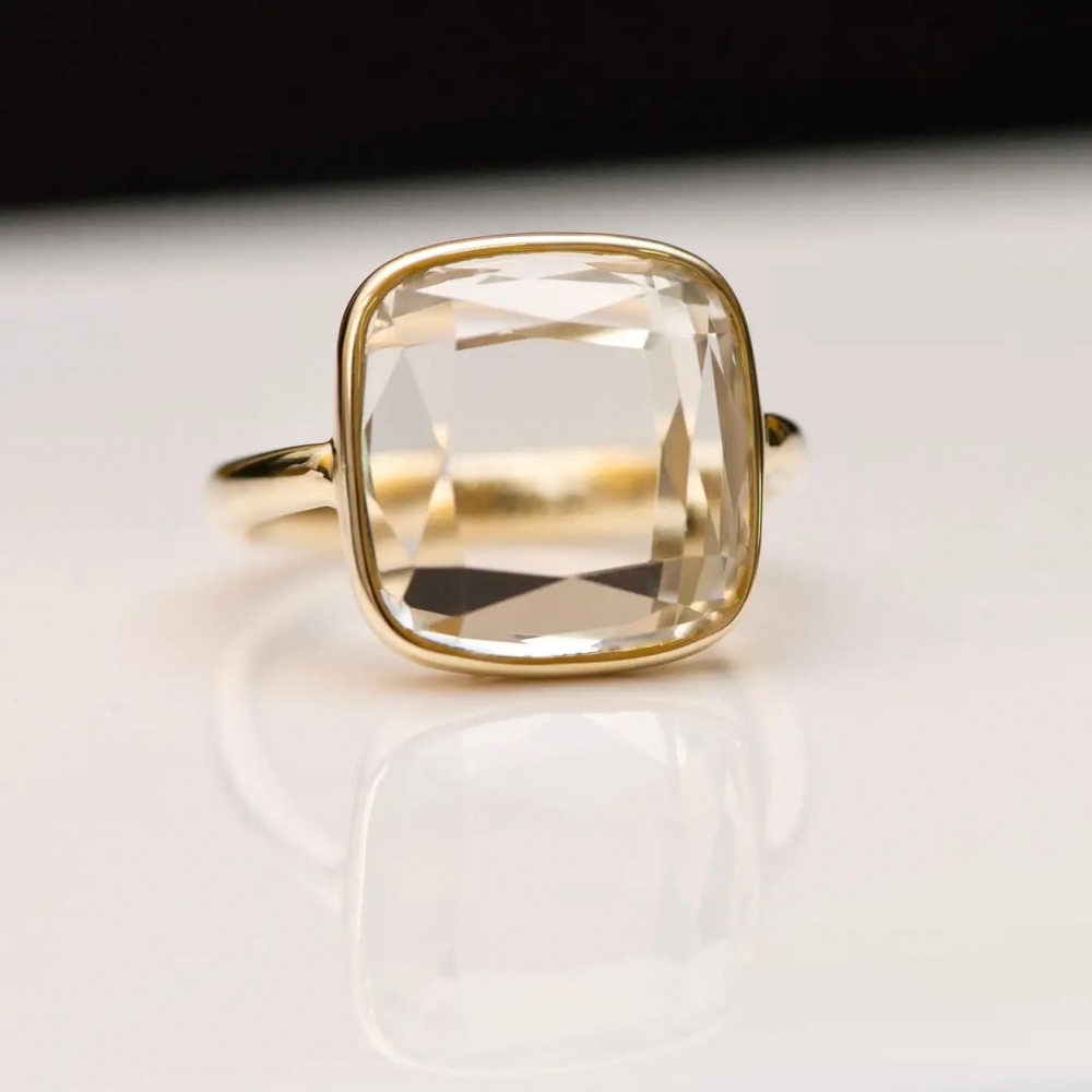 10 Carat Rock Crystal 14 Karat Yellow Gold Casual Ring