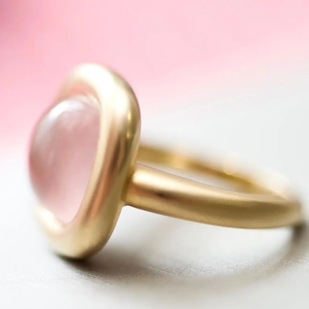 5 Carat Rose Quartz 14 Karat Yellow Gold Casual Ring