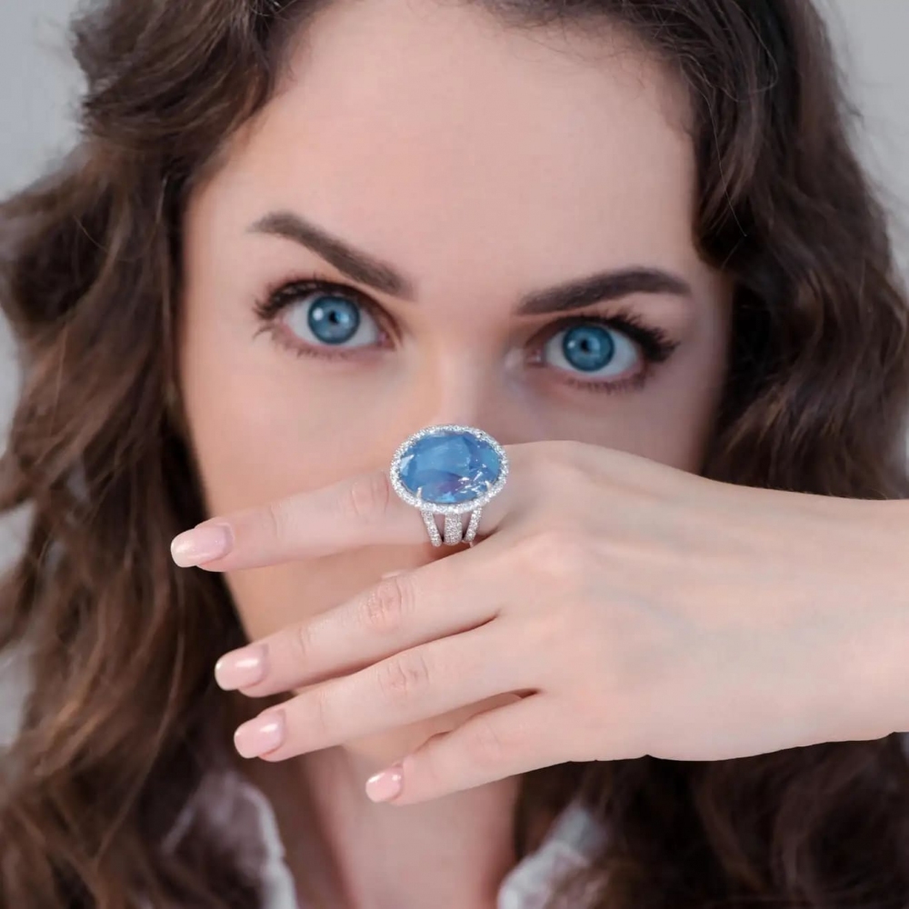 47,22 Carat Natural Sapphire Diamonds 18 Karat White Gold Cocktail Ring by D&A