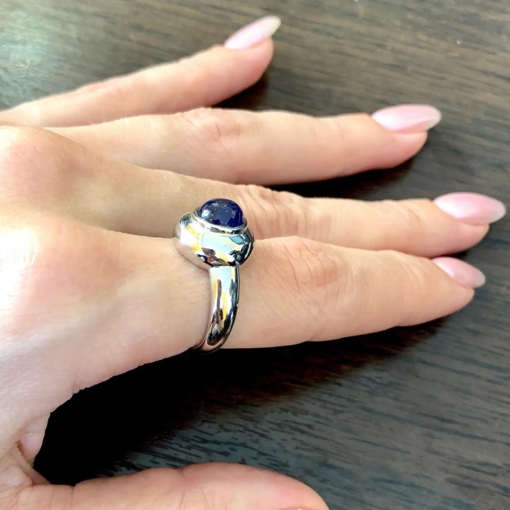 2.5 Carat Natural Blue Sapphire Cabochon 14 Karat White Gold Cocktail Ring