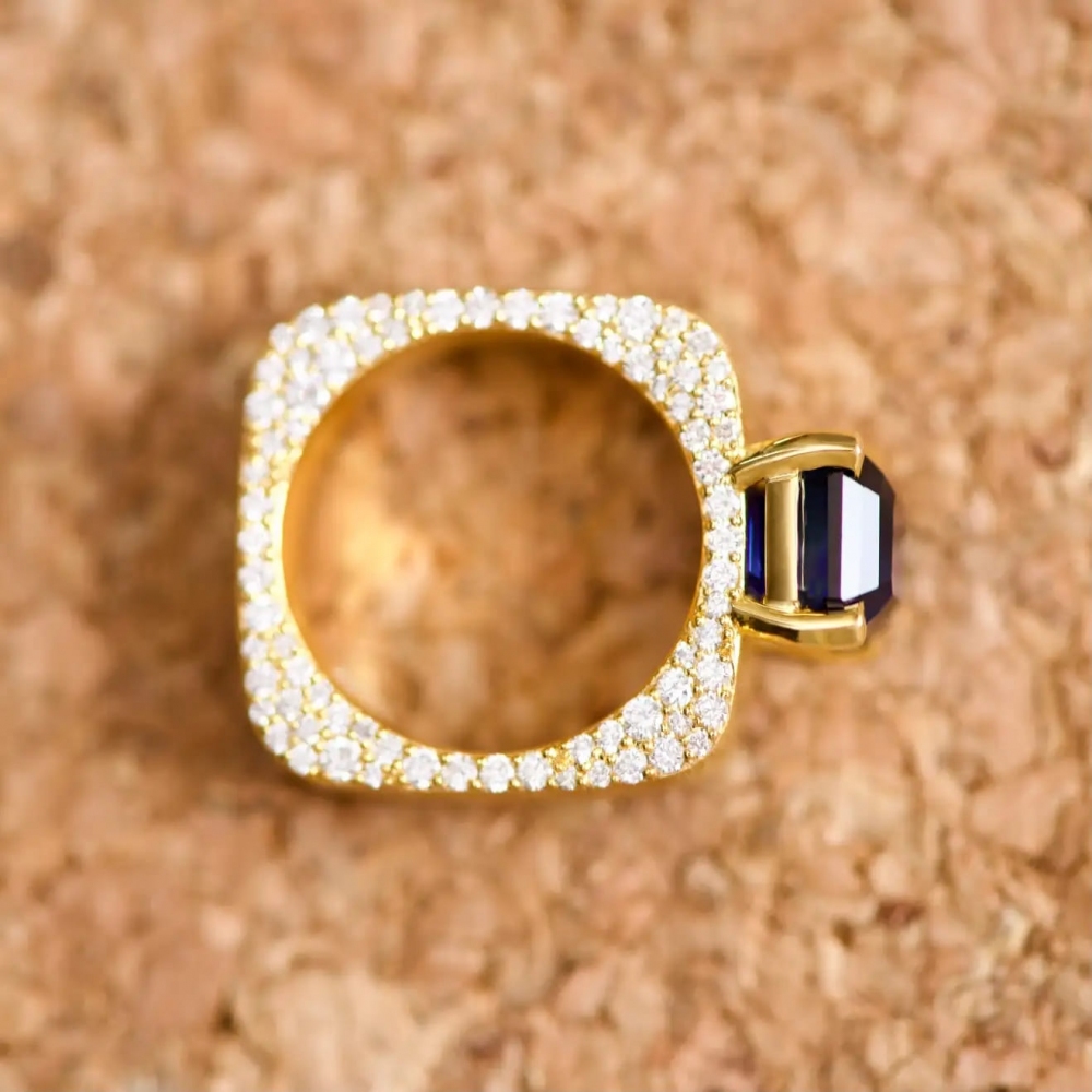 4 Carat Royal Blue Sapphire Diamond 18 Karat Yellow Gold Ring Sahara by D&A