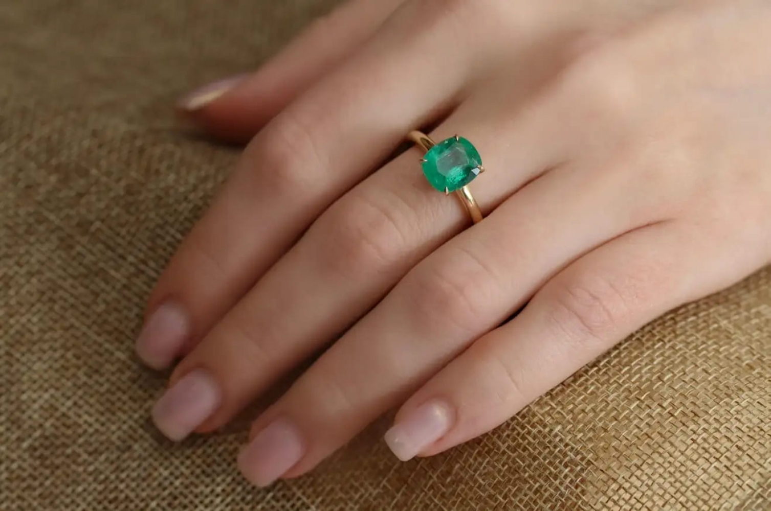 4 Carat Intense Green Natural Emerald 18 Karat Yellow Yellow Gold Ring