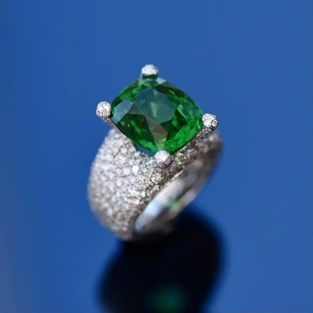 14,03 Carat Natural Tsavorite Diamonds 18 Karat White Gold Cocktail Ring by D&A